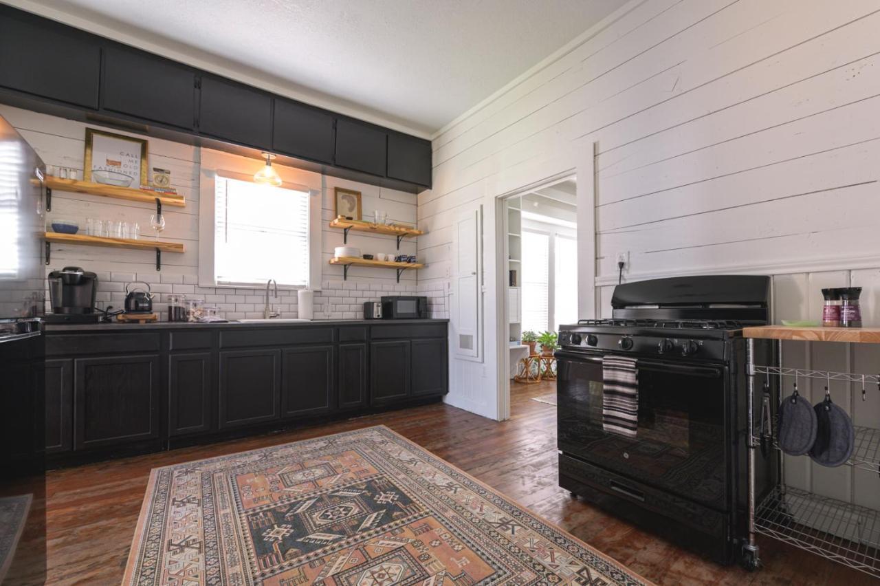 Restored 1930S Uptown Bungalow 2 Min. To Magnolia Waco Extérieur photo