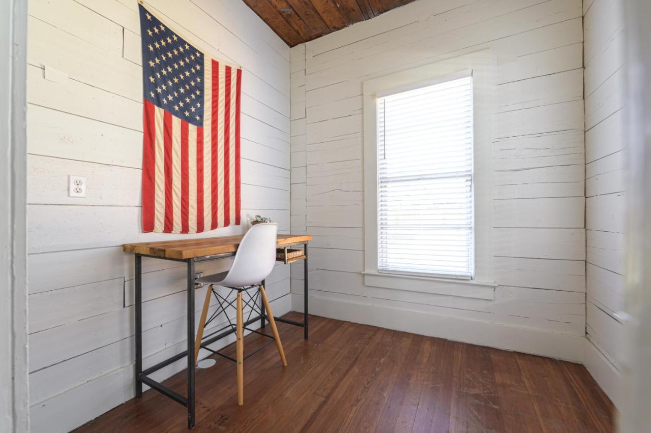 Restored 1930S Uptown Bungalow 2 Min. To Magnolia Waco Extérieur photo