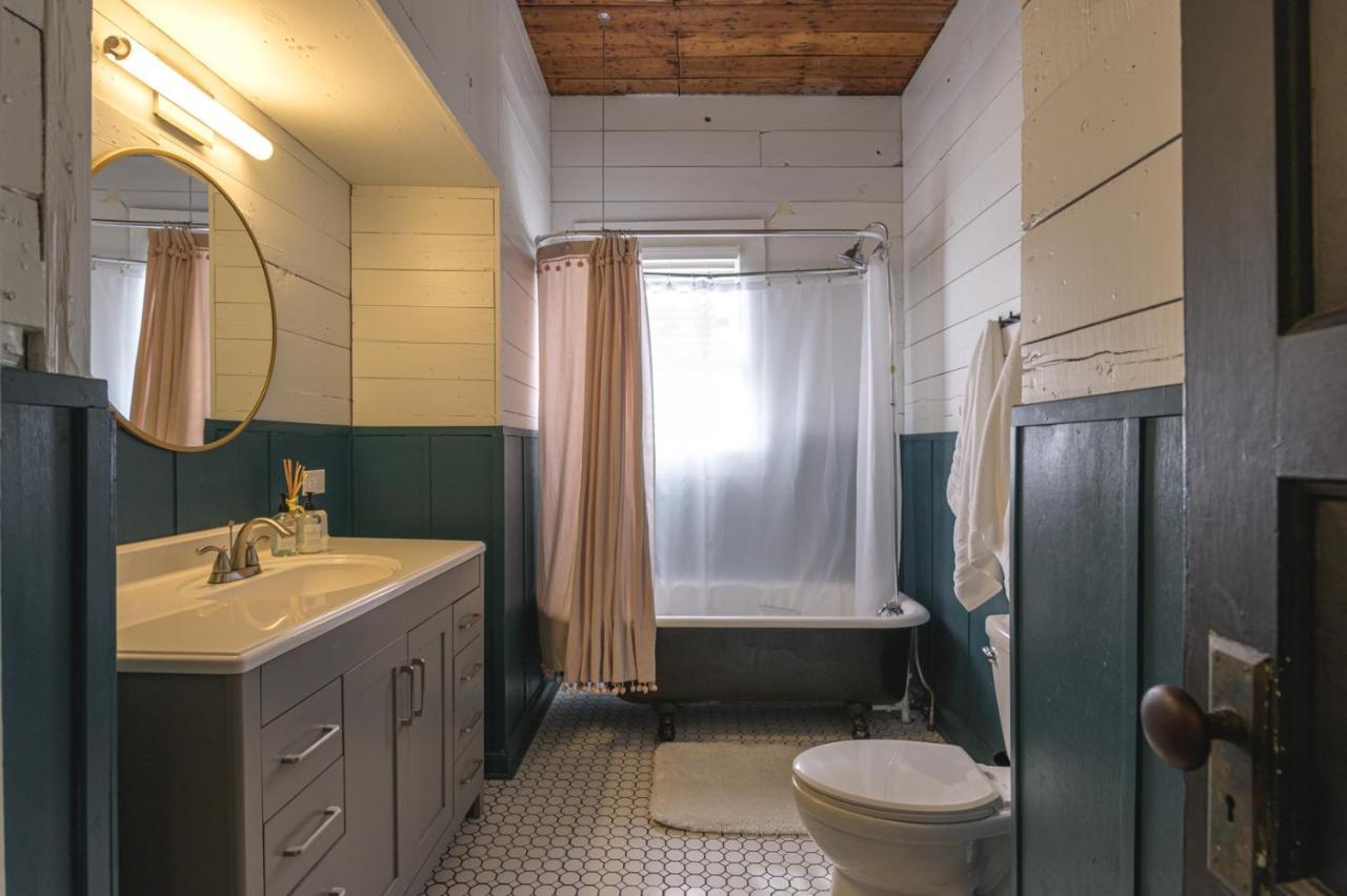 Restored 1930S Uptown Bungalow 2 Min. To Magnolia Waco Extérieur photo