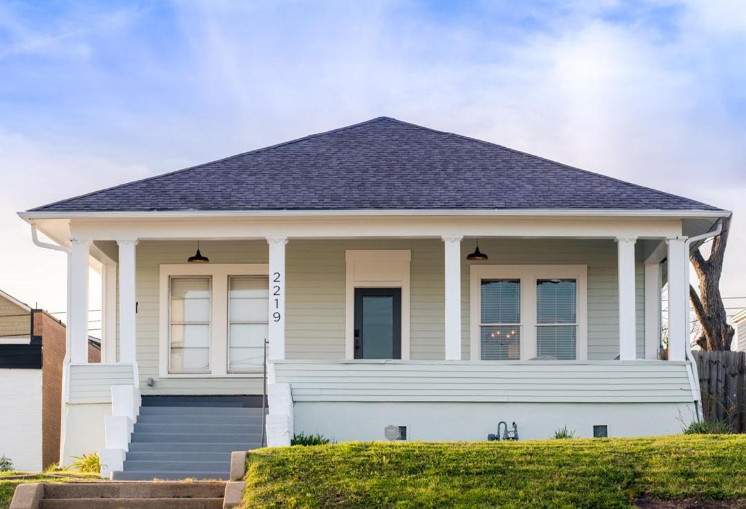 Restored 1930S Uptown Bungalow 2 Min. To Magnolia Waco Extérieur photo